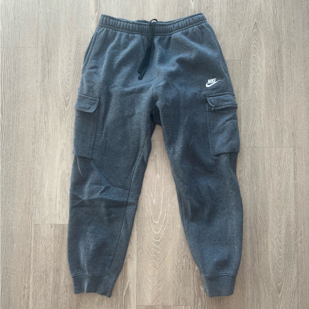 NIKE JOGGERS/SWEATPANTS (Dark grey, medium)